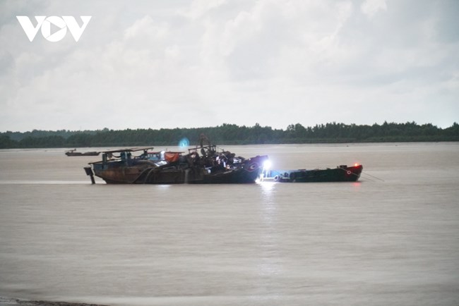 Tiền Giang: “cát tặc” hoạt động gần bờ, người dân bức xúc (10/10/2022)